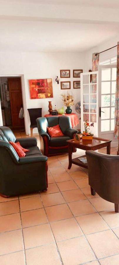 La Bastida : Avec Piscine Villa