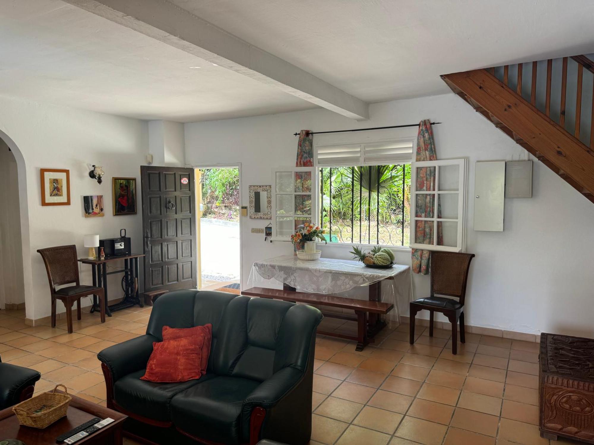 La Bastida : Avec Piscine Villa *
